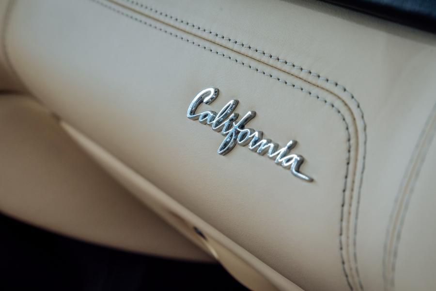 Детали интерьера Ferrari California 2008 года  (фото 214 из 225)